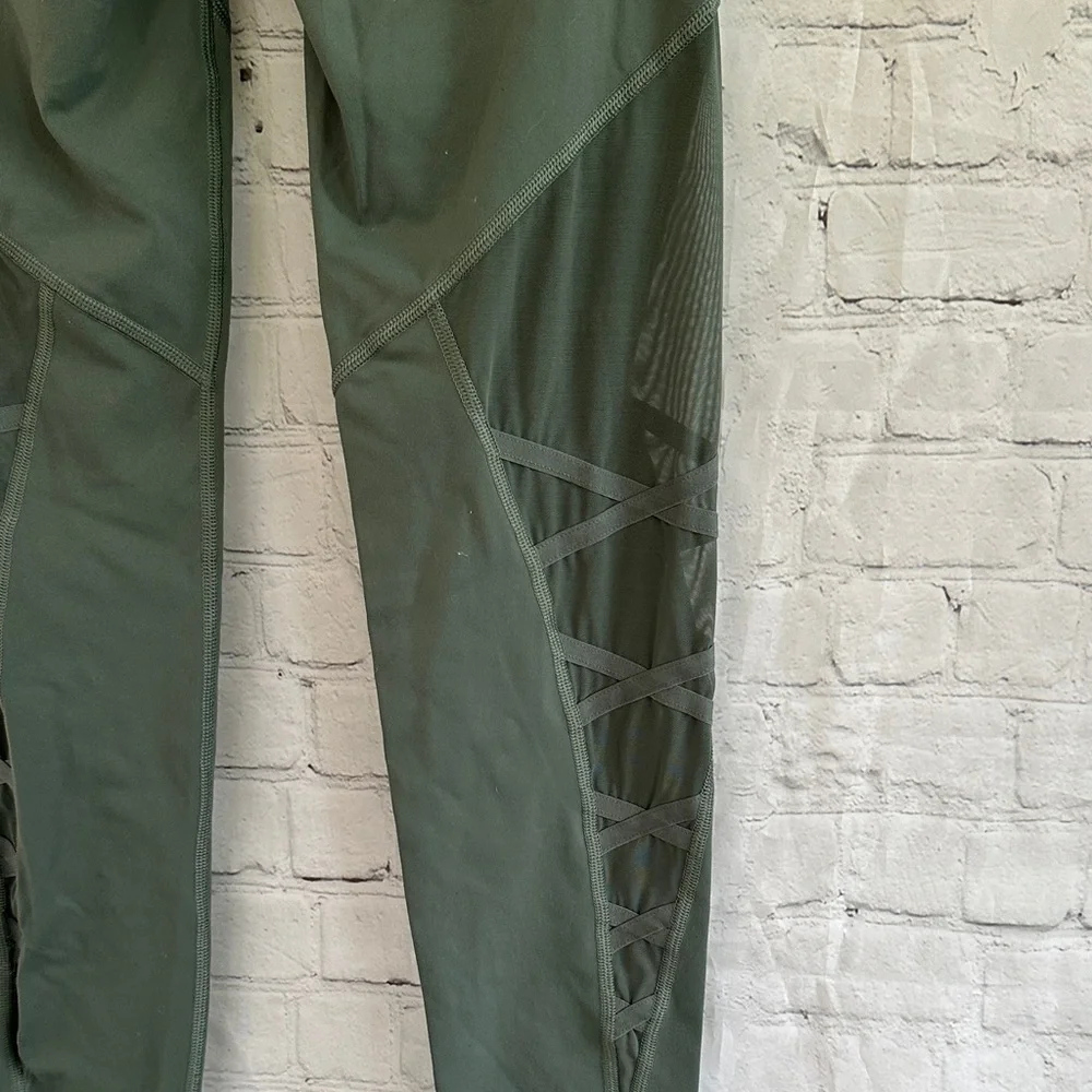 Victoria Sport High Rise Olive Green Active Leggings with mesh inserts M